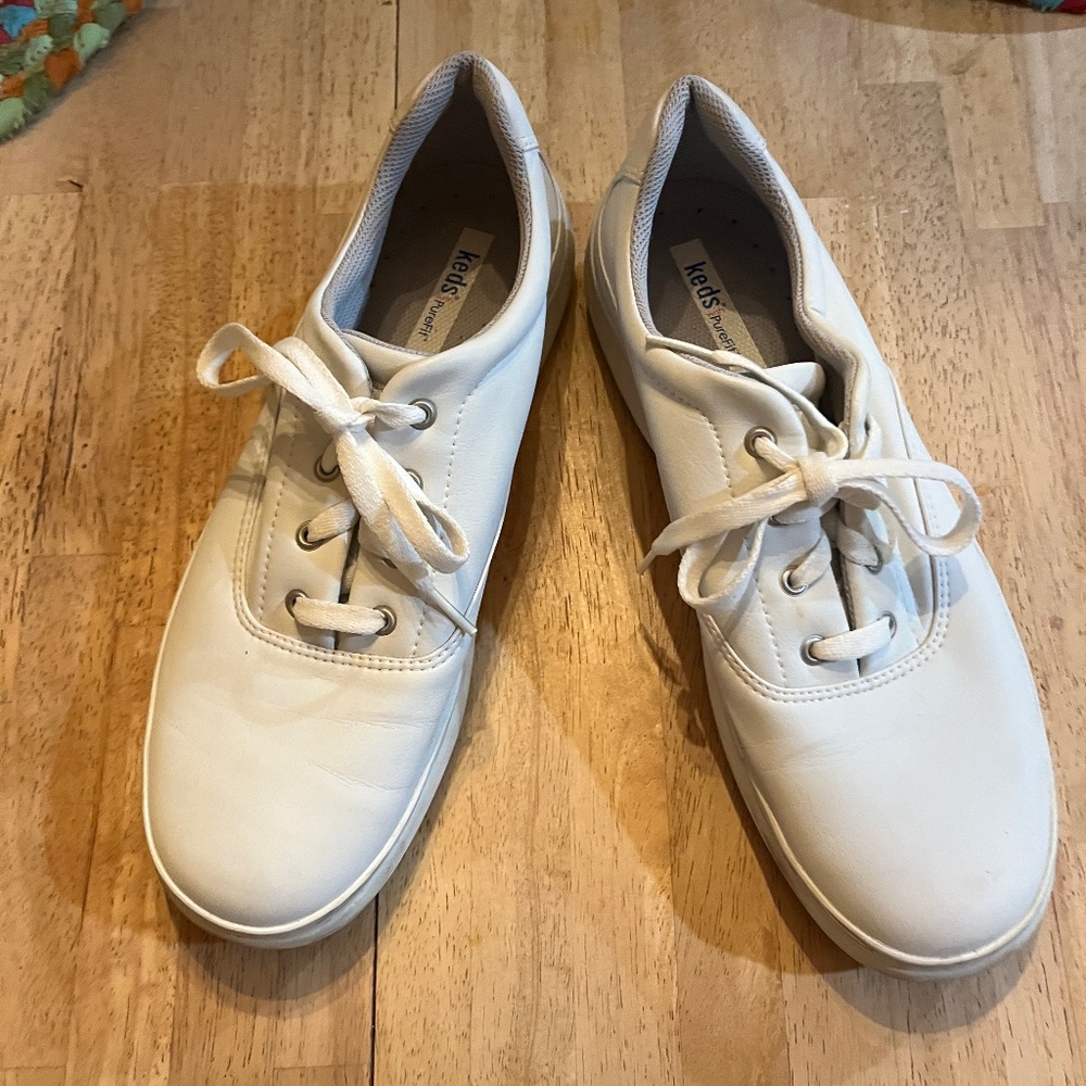 Ked’s women leather tennis shoe